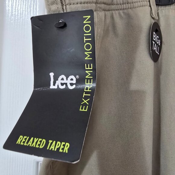 Lee Extreme Motion Men's Relaxed Taper Pants Big and Tall Khaki Size 60x28 NWT - Picture 2 of 12